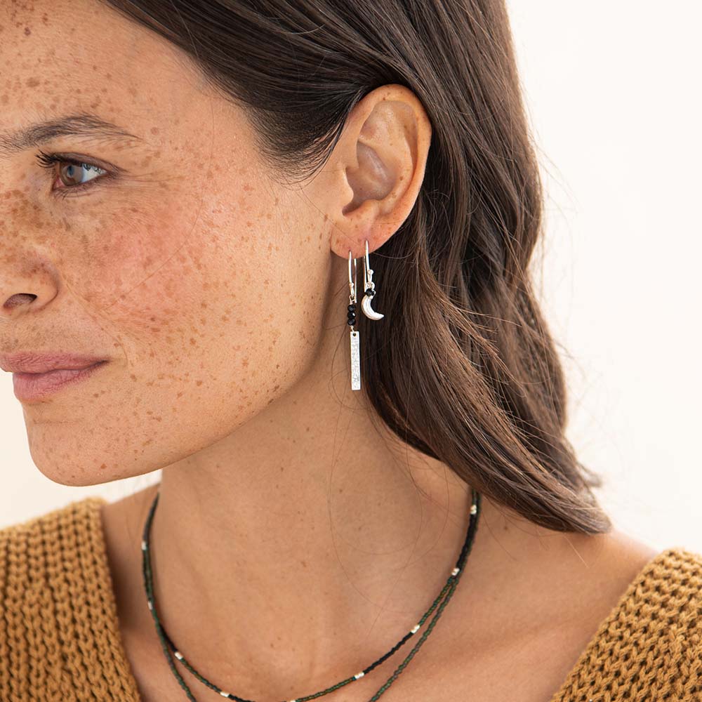 Generous schwarzer Onyz versilberte Ohrringe