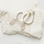 Attracted Rosenquarz versilberte Ohrringe