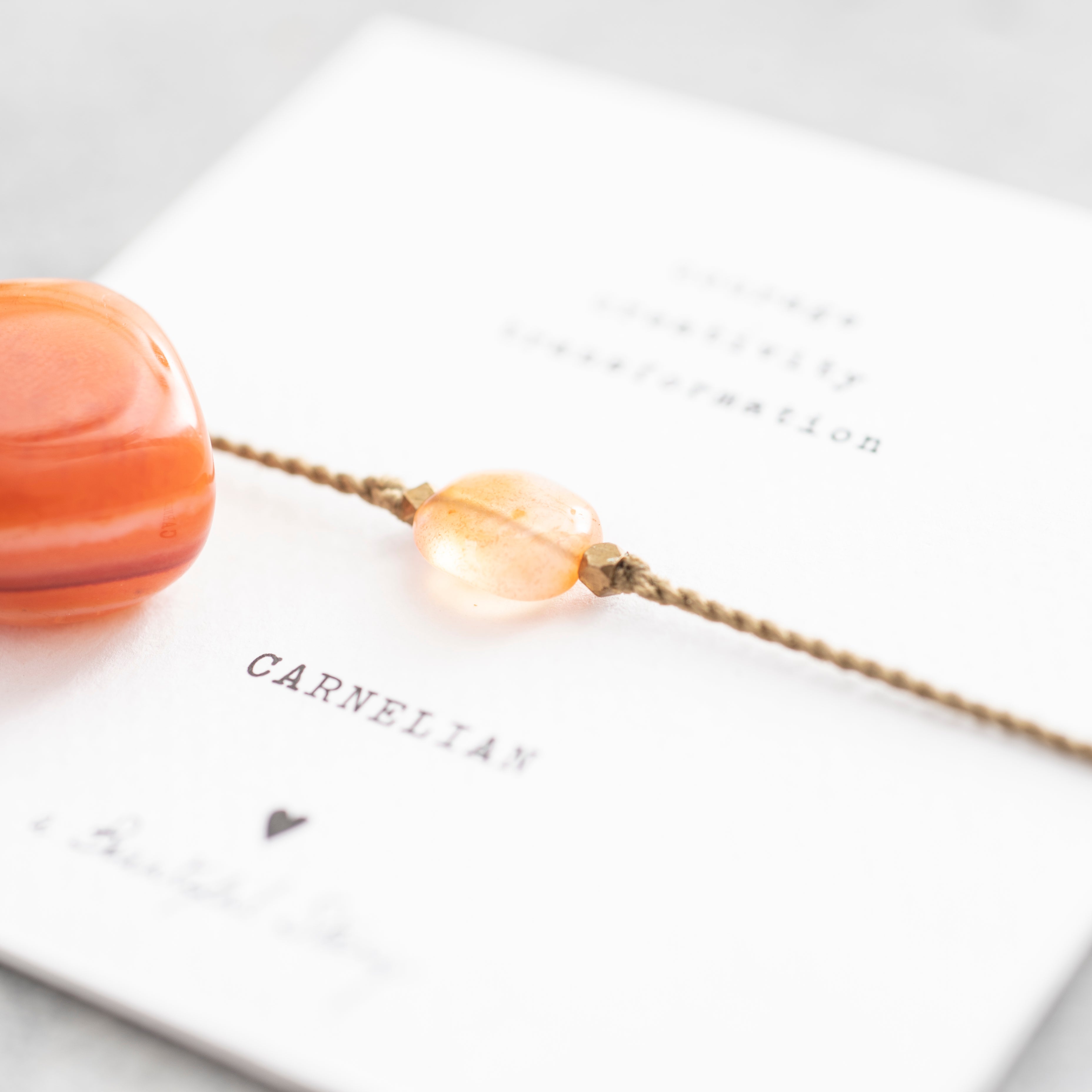 Edelsteinkarte Karneol goldfarbiges Armband