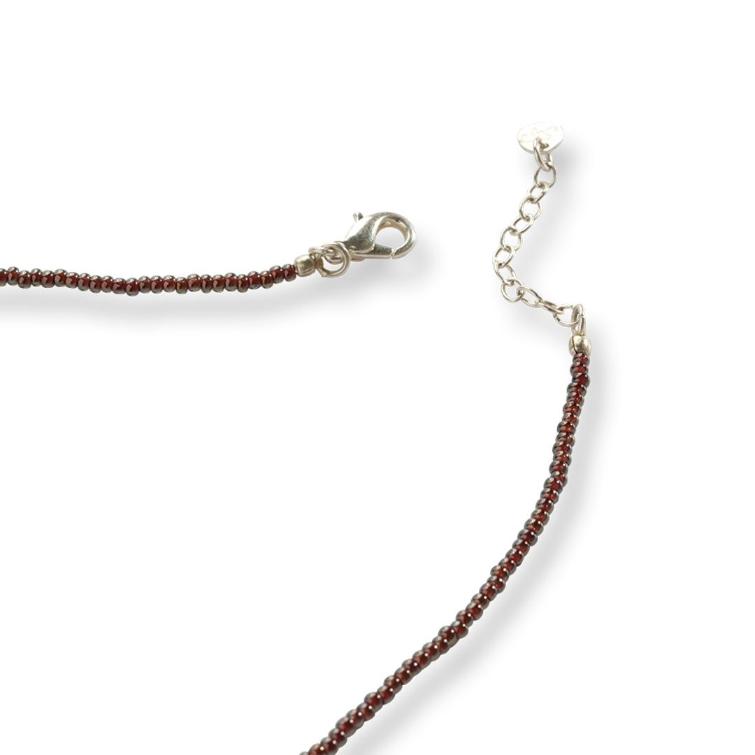Empathy Granat silberfarbige Halskette
