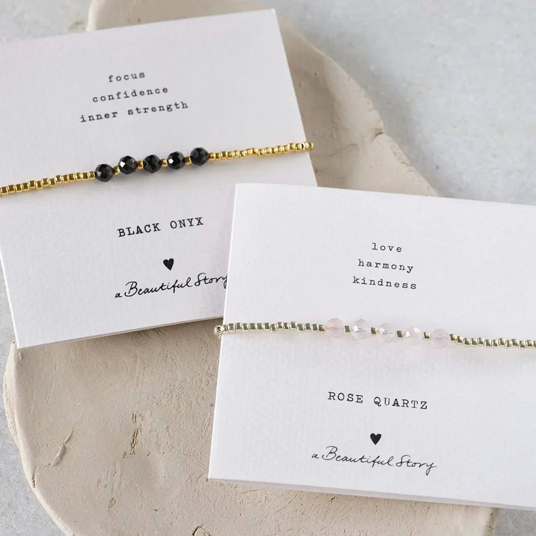 Essential Zwarte Onyx Goudkleurige Armband