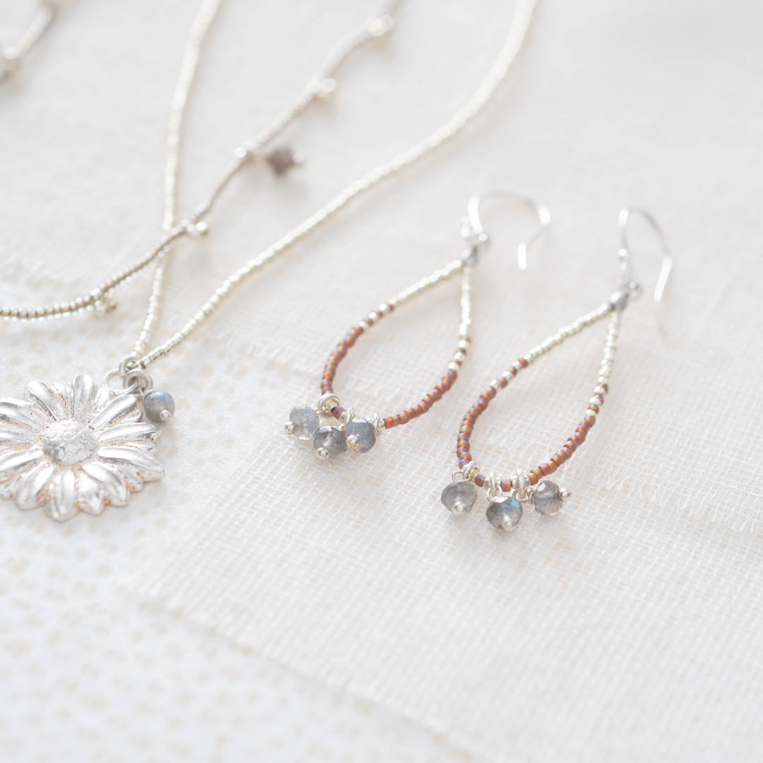 Becoming Labradorit silberfarbige Ohrringe