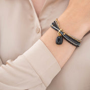Nirmala Schwarzer Onyx vergoldetes Armband