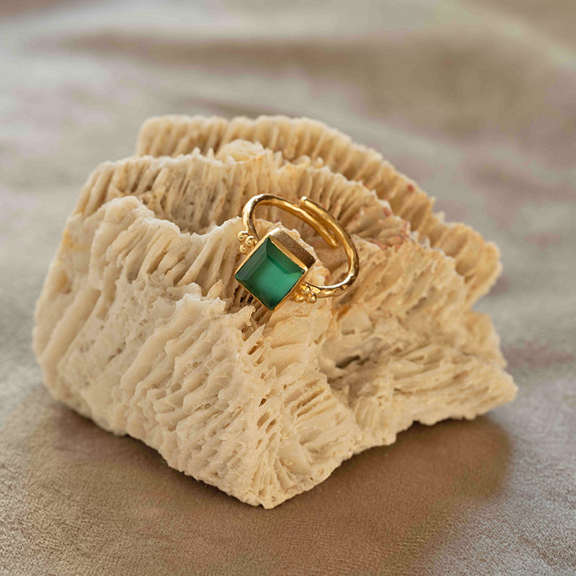 Incredible Green Onyx Ring - 18,5