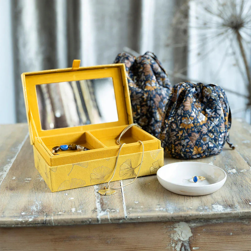 Small jewelry box with ring inlay, Ginkgo